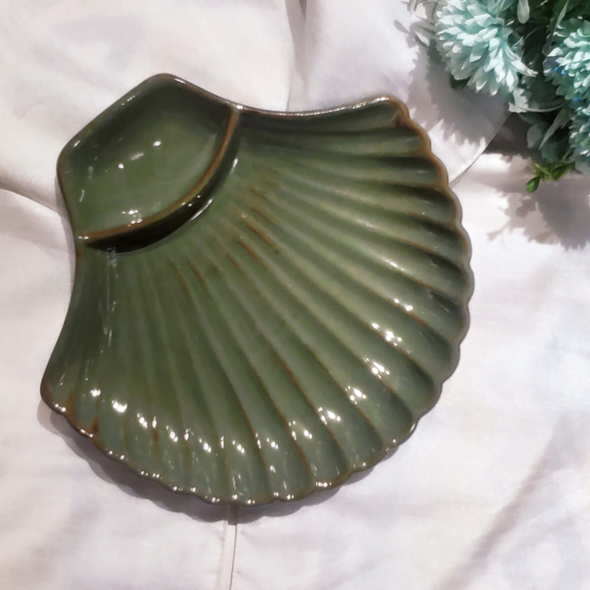 Green Shell Dip Platter